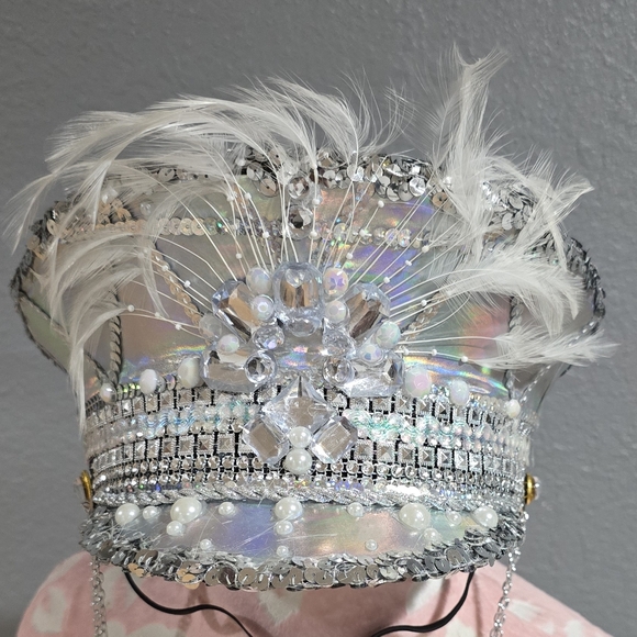 Holigraphic Irodescent Captains Hat W Feathers & Bling Embelleshments - Picture 8 of 14